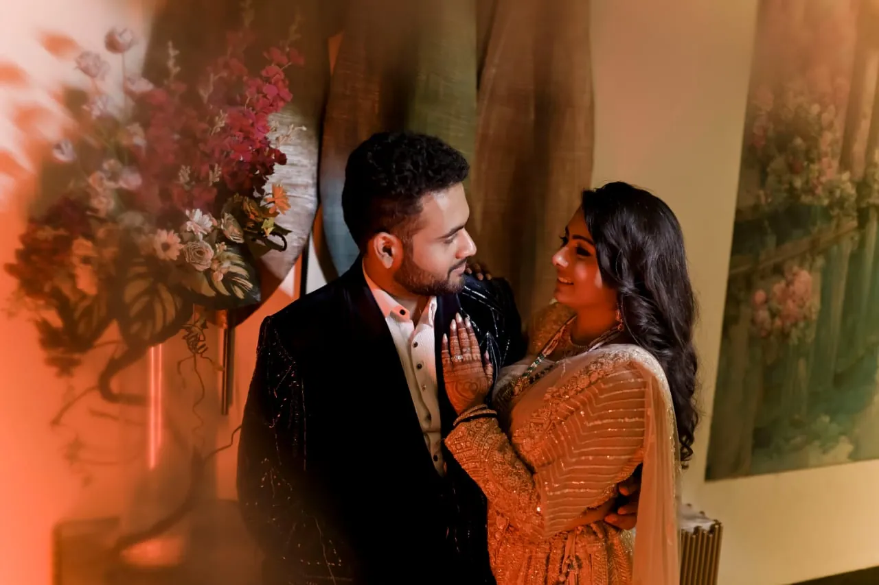 Candid couple moment, Prayagraj wedding