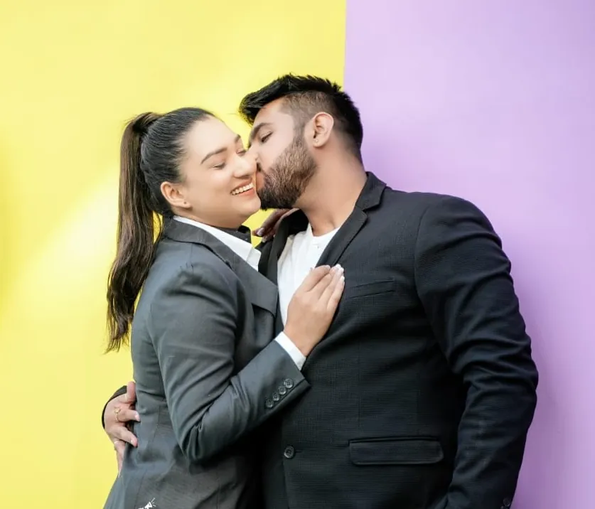 Candid couple moment, New Flash Lite Prayagraj
